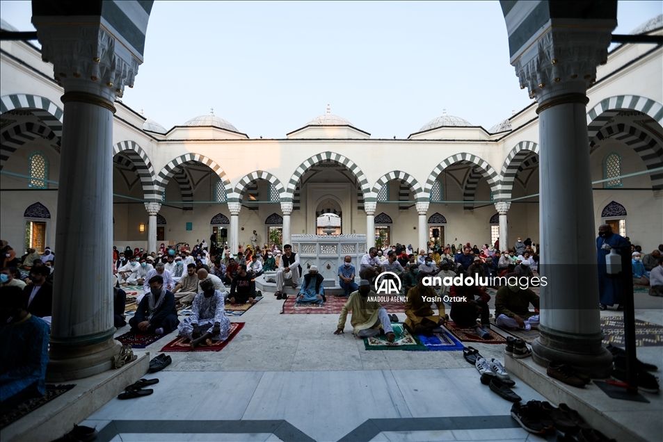 واشنتۆن.. موسڵمانان بۆ ئەنجامدانی نوێژی جەژن بەلێشاو روویان لە مزگەوتەکان کرد