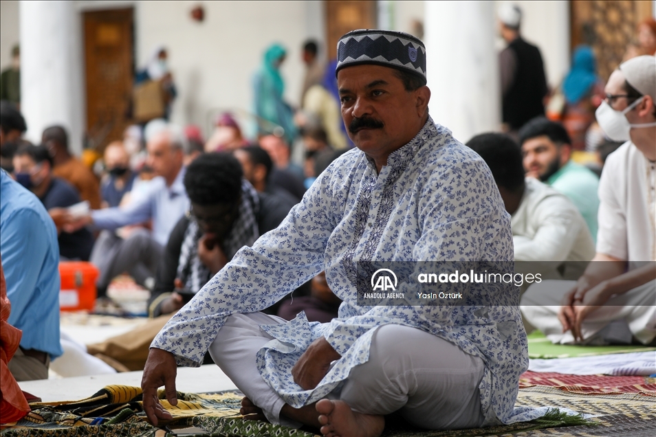 واشنتۆن.. موسڵمانان بۆ ئەنجامدانی نوێژی جەژن بەلێشاو روویان لە مزگەوتەکان کرد