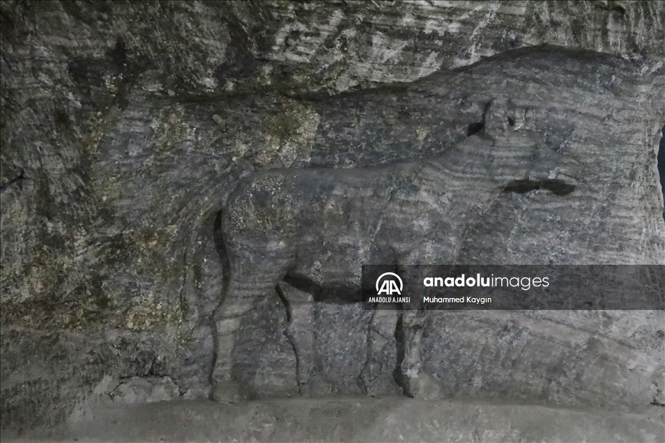 Tuz heykelleri ve farklı havasıyla Çankırı Tuz Mağarası yeniden ziyaretçilerini ağırlamaya başladı
