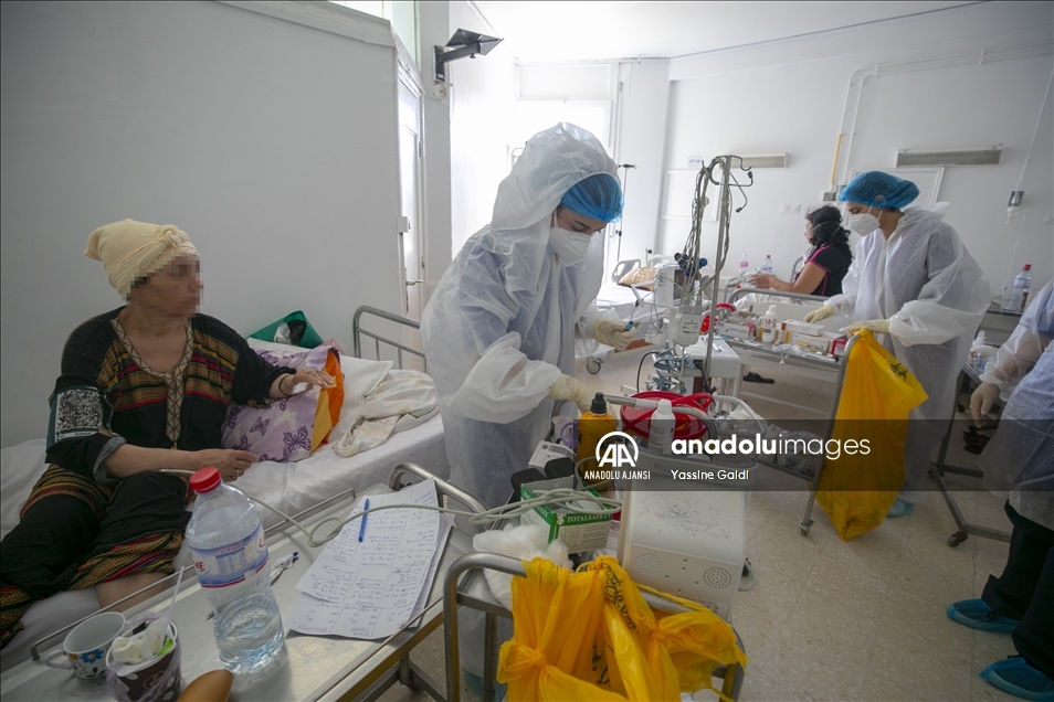 AA ekibi, Tunus'ta Kovid-19 hastalarının tedavi gördüğü hastaneyi görüntüledi