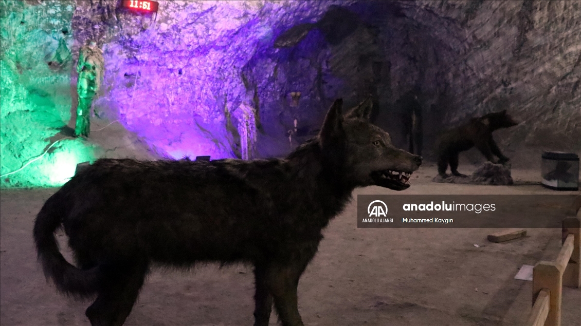 Tuz heykelleri ve farklı havasıyla Çankırı Tuz Mağarası yeniden ziyaretçilerini ağırlamaya başladı
