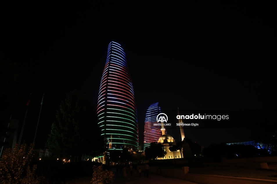 Azerbaycan'ın mimari sembollerinden "Alev Kuleleri" görsel şölen sunuyor