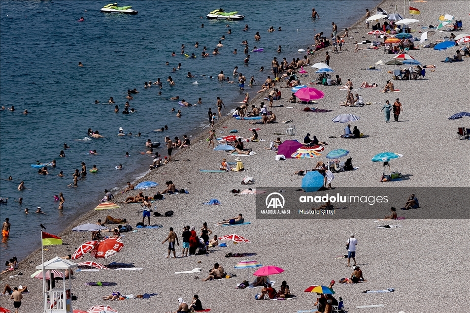 "Turizmin başkenti" Antalya'da bayram tatili yoğunluğu yaşanıyor