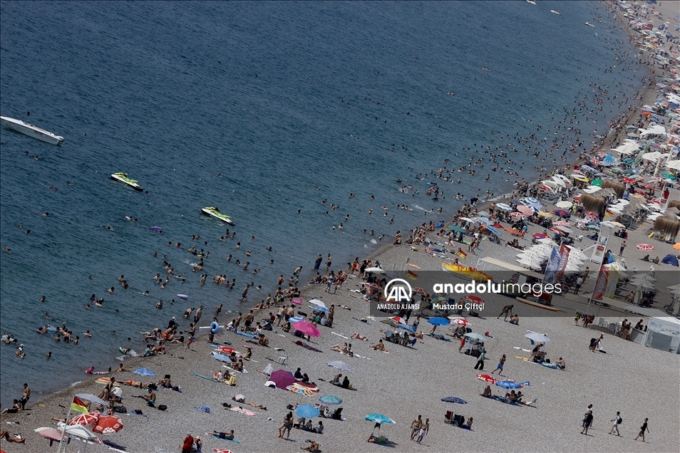 "Turizmin başkenti" Antalya'da bayram tatili yoğunluğu yaşanıyor
