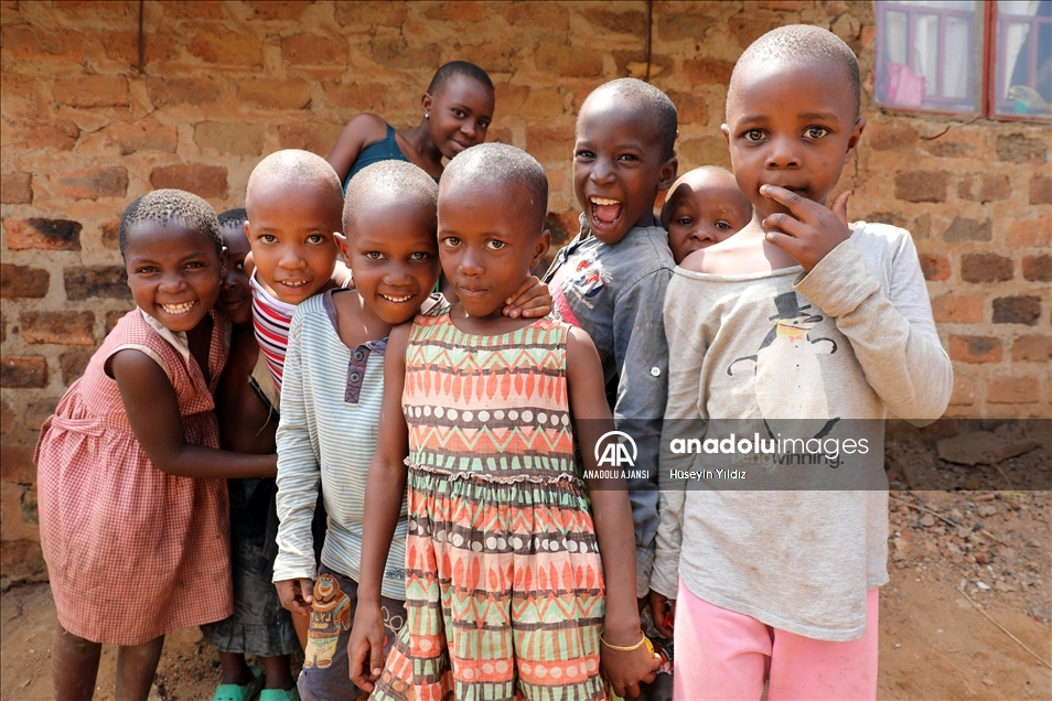 Uganda'da çocuklar