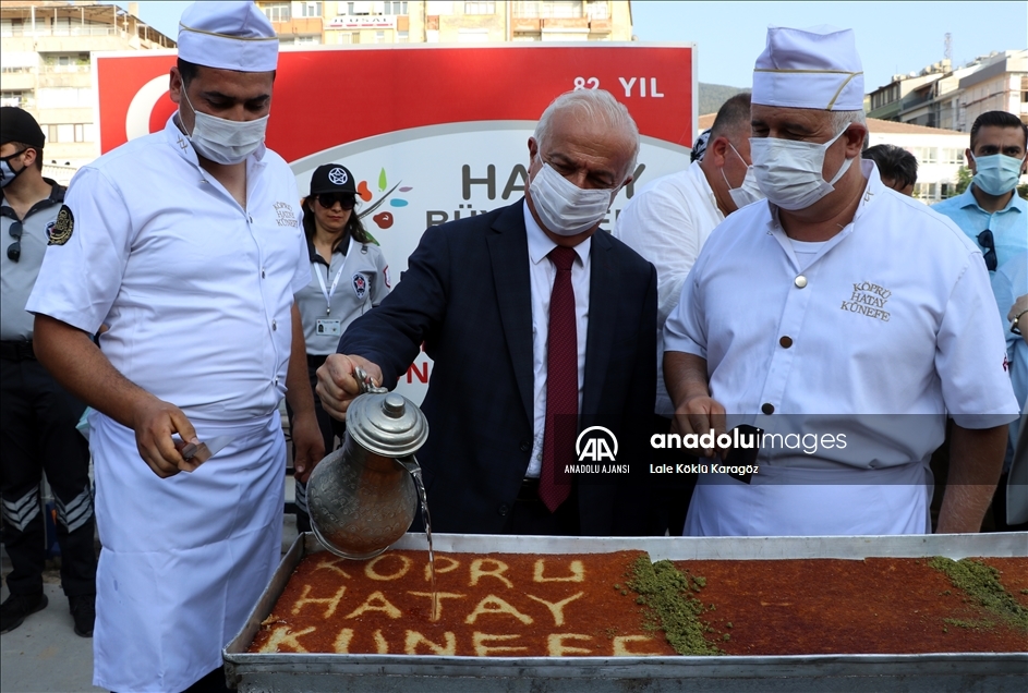Hatay'ın anavatana katılışının 82'nci yılı 82 metrelik künefeyle kutlandı