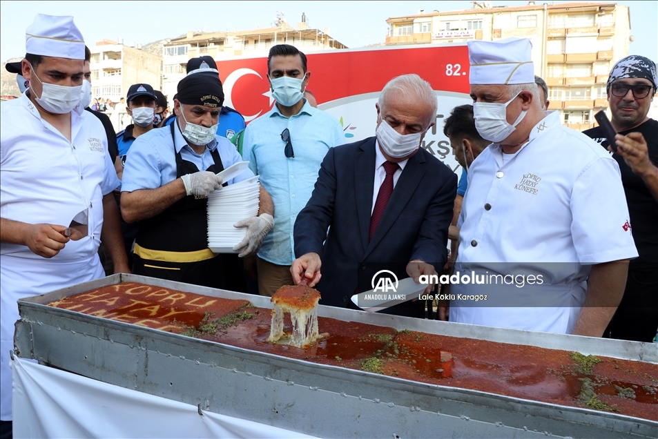 Hatay'ın anavatana katılışının 82'nci yılı 82 metrelik künefeyle kutlandı