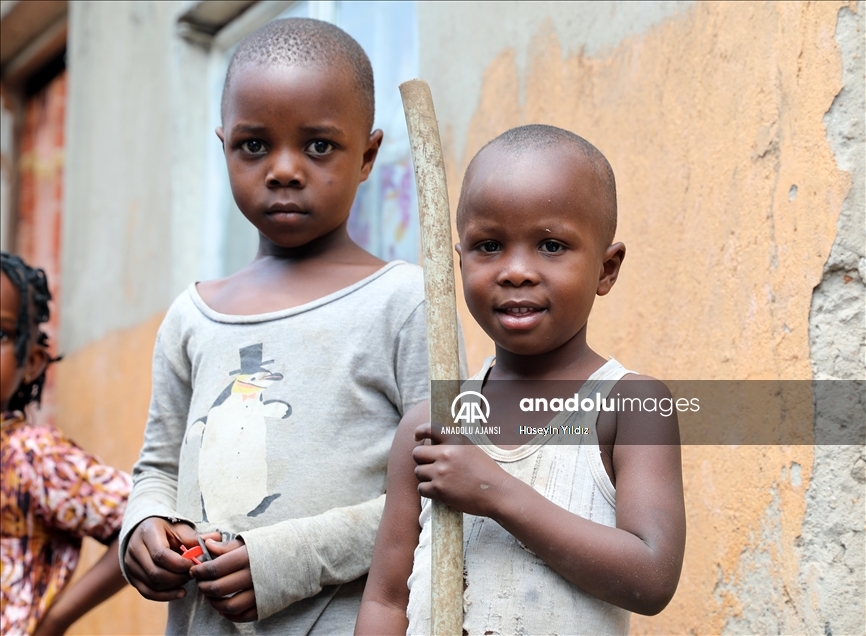 Uganda'da çocuklar