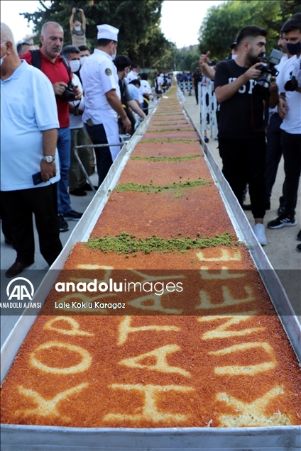 Hatay'ın anavatana katılışının 82'nci yılı 82 metrelik künefeyle kutlandı