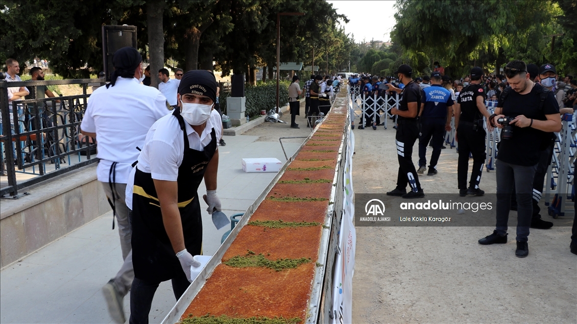 Hatay'ın anavatana katılışının 82'nci yılı 82 metrelik künefeyle kutlandı