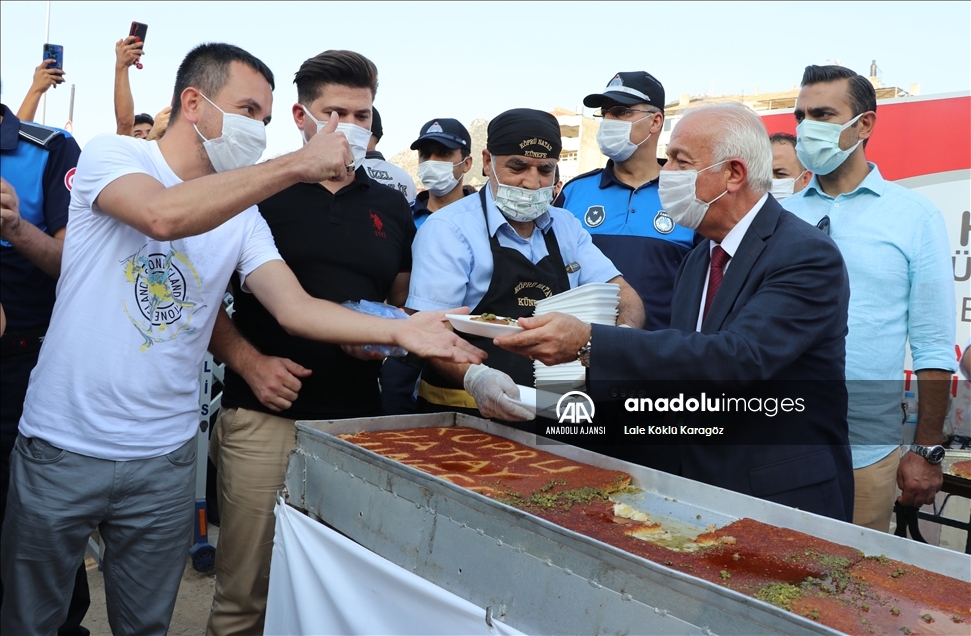 Hatay'ın anavatana katılışının 82'nci yılı 82 metrelik künefeyle kutlandı