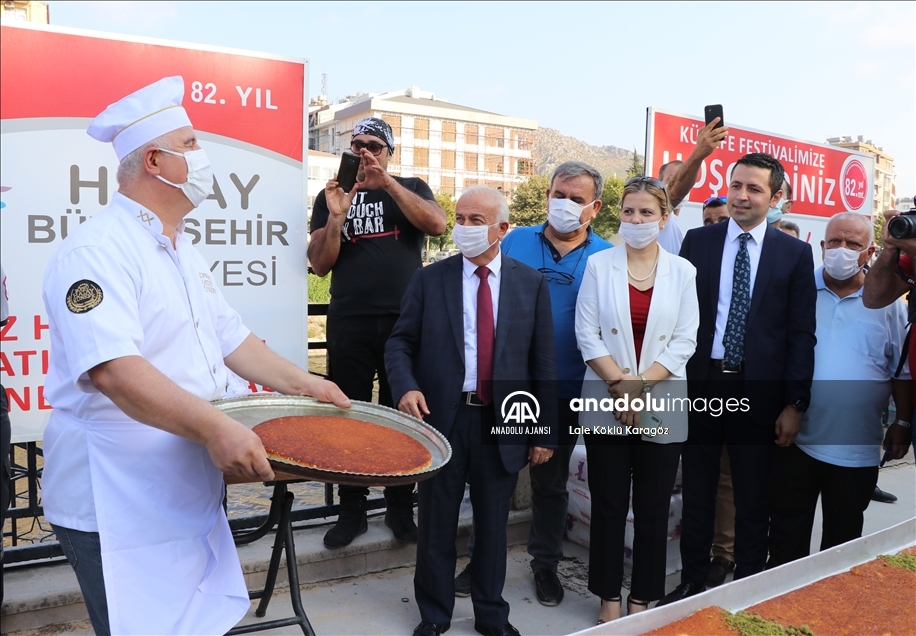 Hatay'ın anavatana katılışının 82'nci yılı 82 metrelik künefeyle kutlandı
