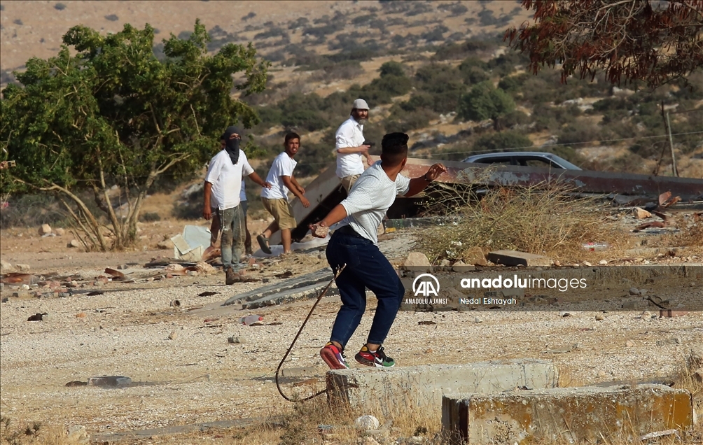 Batı Şeria'da Filistinli göstericiler ile Yahudi yerleşimciler arasında çatışma yaşandı