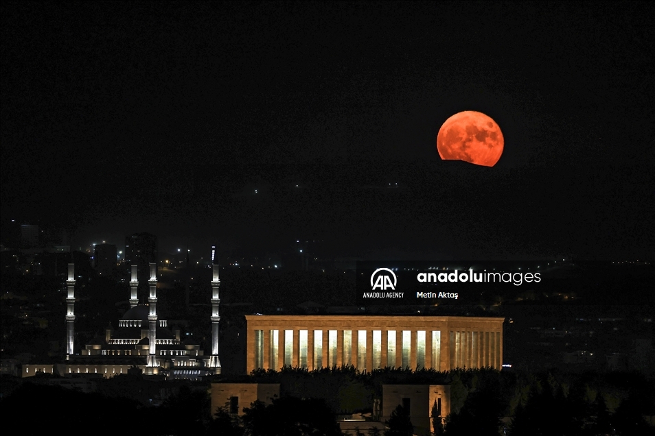 Full moon in Ankara