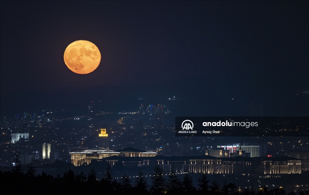 Ankara'da dolunay