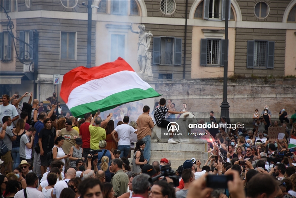 İtalya’da “Yeşil Geçiş” belgesi protesto edildi