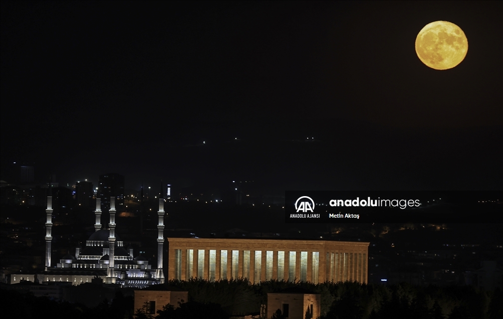 Ankara'da dolunay