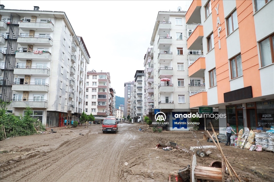 Arhavi'de hasar tespit ve temizlik çalışmaları devam ediyor