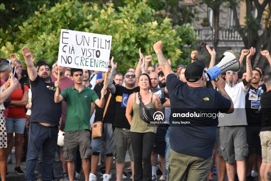 İtalya’da “Yeşil Geçiş” belgesi protesto edildi