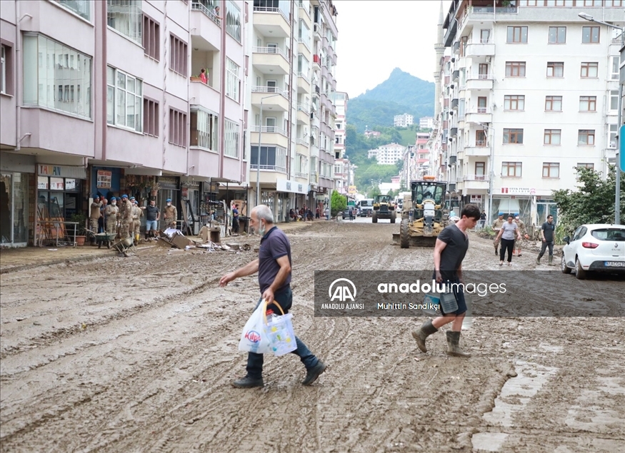 Arhavi'de hasar tespit ve temizlik çalışmaları devam ediyor