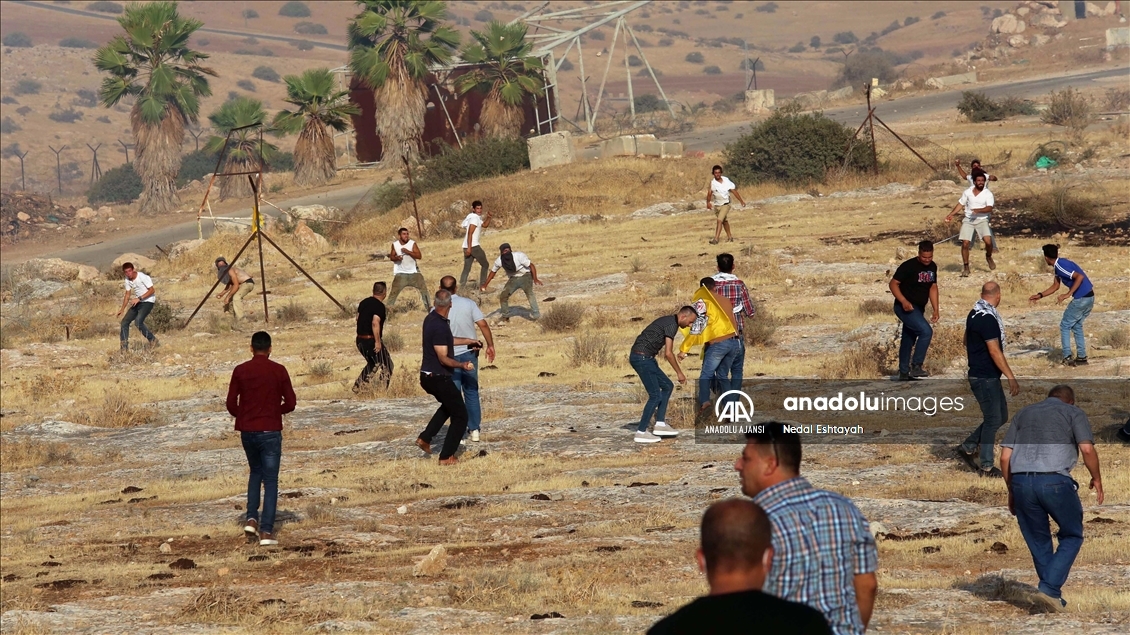 Batı Şeria'da Filistinli göstericiler ile Yahudi yerleşimciler arasında çatışma yaşandı