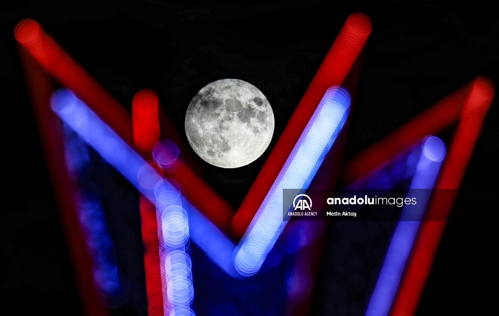 منظره زیبای ماه کامل در پایتخت ترکیه