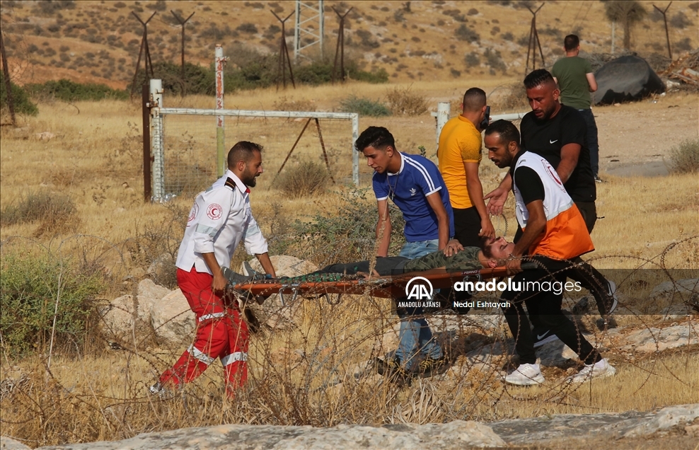 Batı Şeria'da Filistinli göstericiler ile Yahudi yerleşimciler arasında çatışma yaşandı