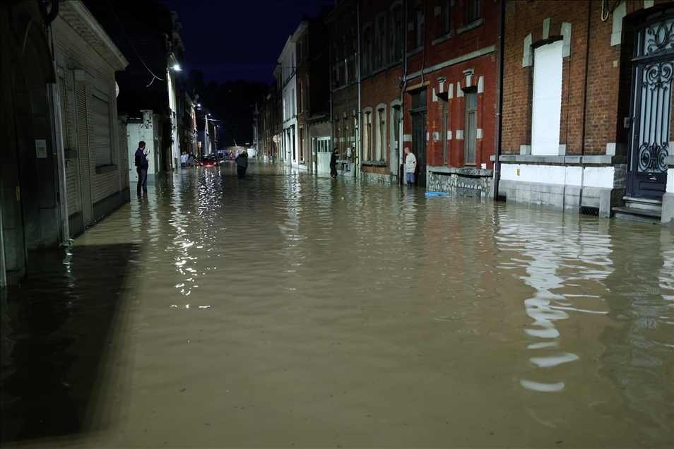 Reshjet e rrëmbyeshme sërish shkaktojnë përmbytje në Belgjikë