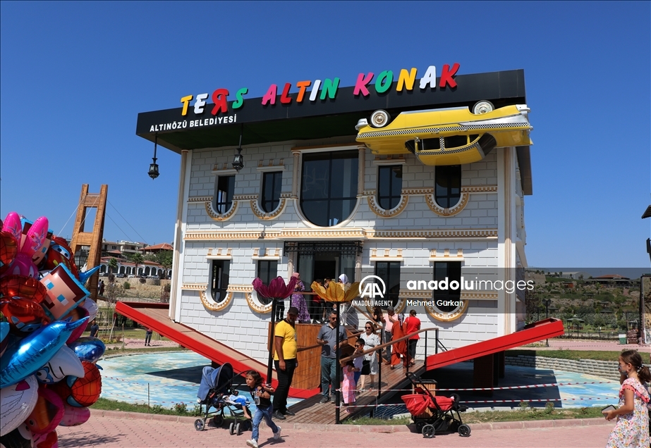 تركيا.. "البيت المقلوب" يستقطب آلاف الزوار في هطاي