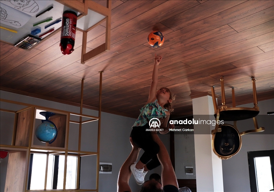 تركيا.. "البيت المقلوب" يستقطب آلاف الزوار في هطاي