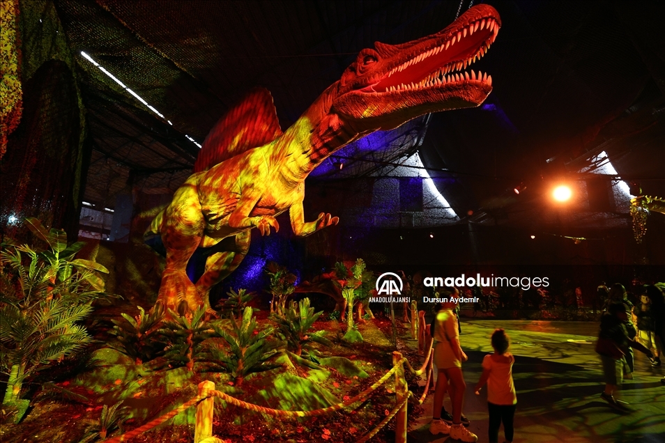Brüksel’deki Dinozor sergisine ilgi devam ediyor 