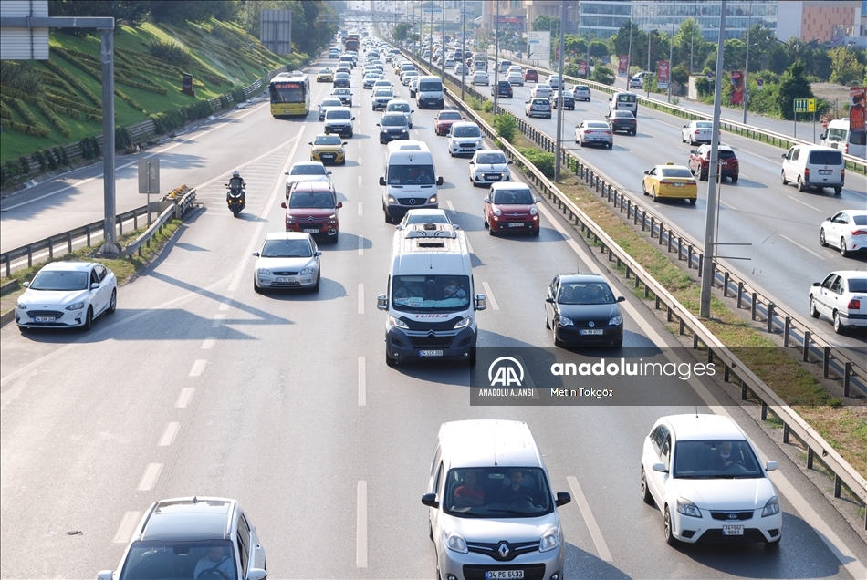 İstanbul'da bayram tatilinin sona ermesiyle trafikte yoğunluk arttı