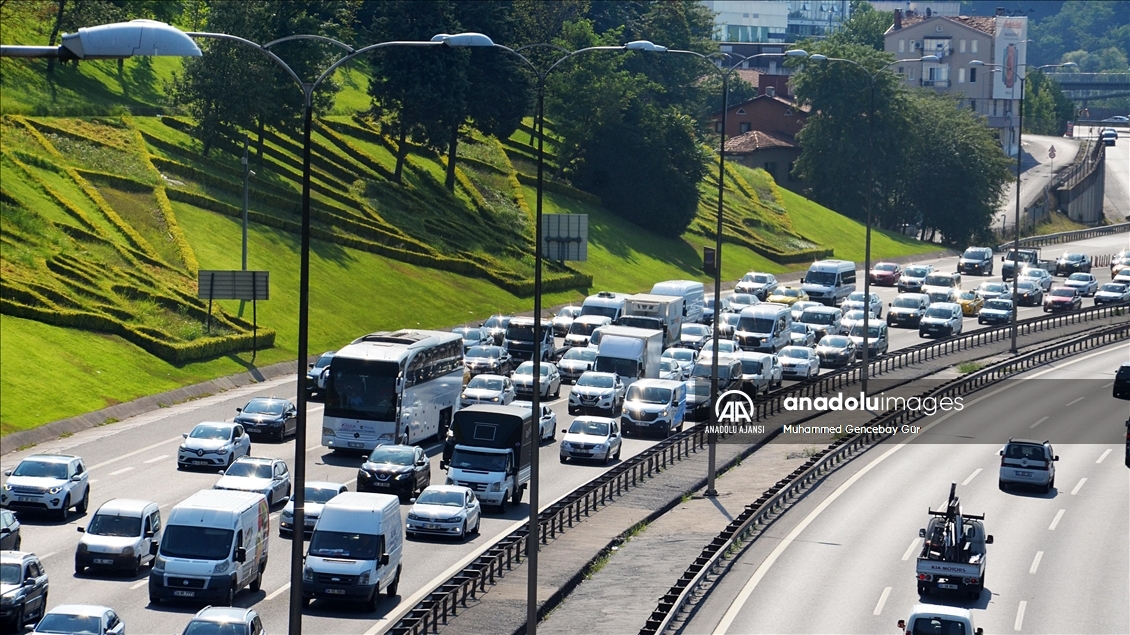 İstanbul'da bayram tatilinin sona ermesiyle trafikte yoğunluk arttı