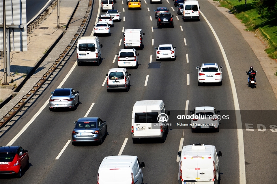 İstanbul'da bayram tatilinin sona ermesiyle trafikte yoğunluk arttı