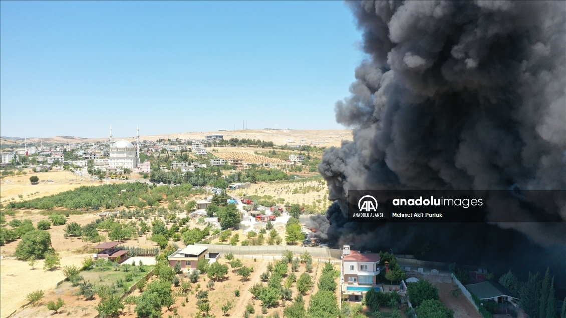 Gaziantep'te depoda çıkan yangına müdahale ediliyor