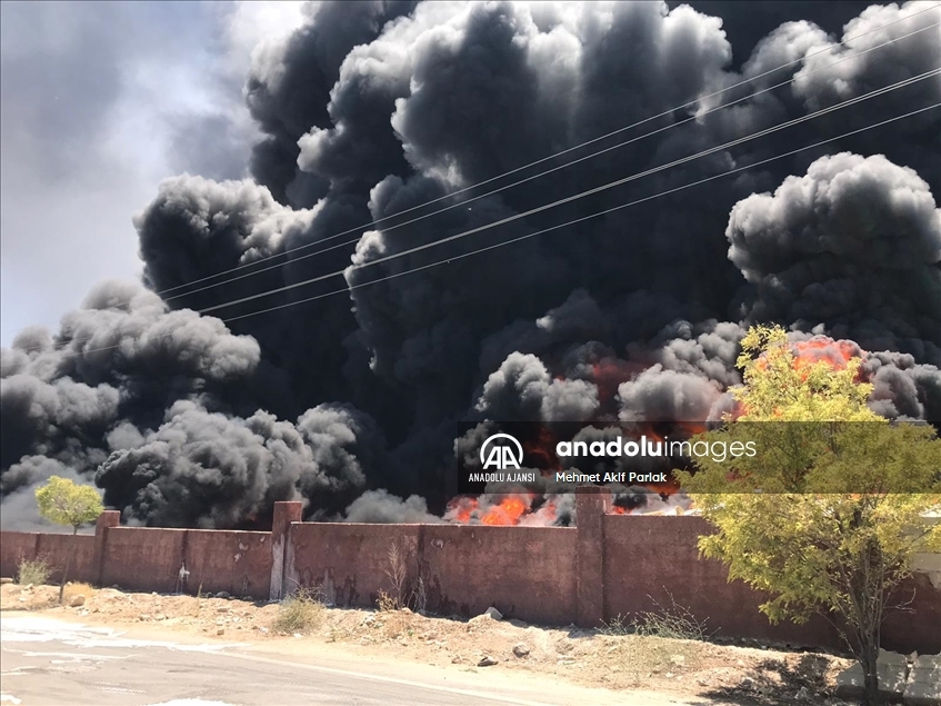Gaziantep'te depoda çıkan yangına müdahale ediliyor
