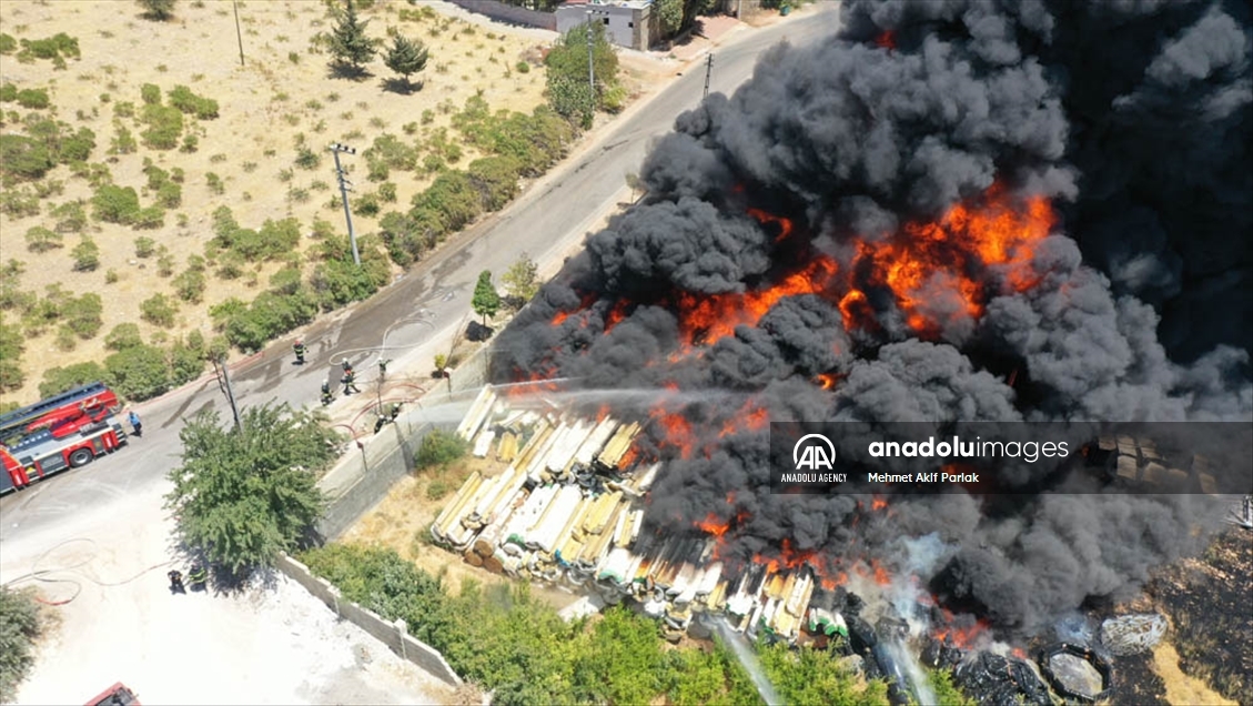 Fuerte incendio en un almacén de Gaziantep, Turquía