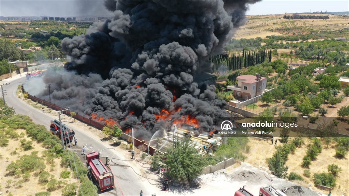 Fuerte incendio en un almacén de Gaziantep, Turquía