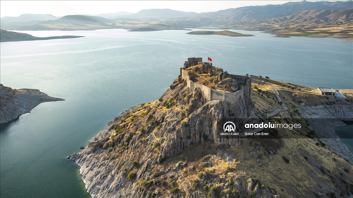 Tunceli'nin Pertek ve Mazgirt ilçelerindeki tarihi ve doğal güzellikler havadan görüntülendi