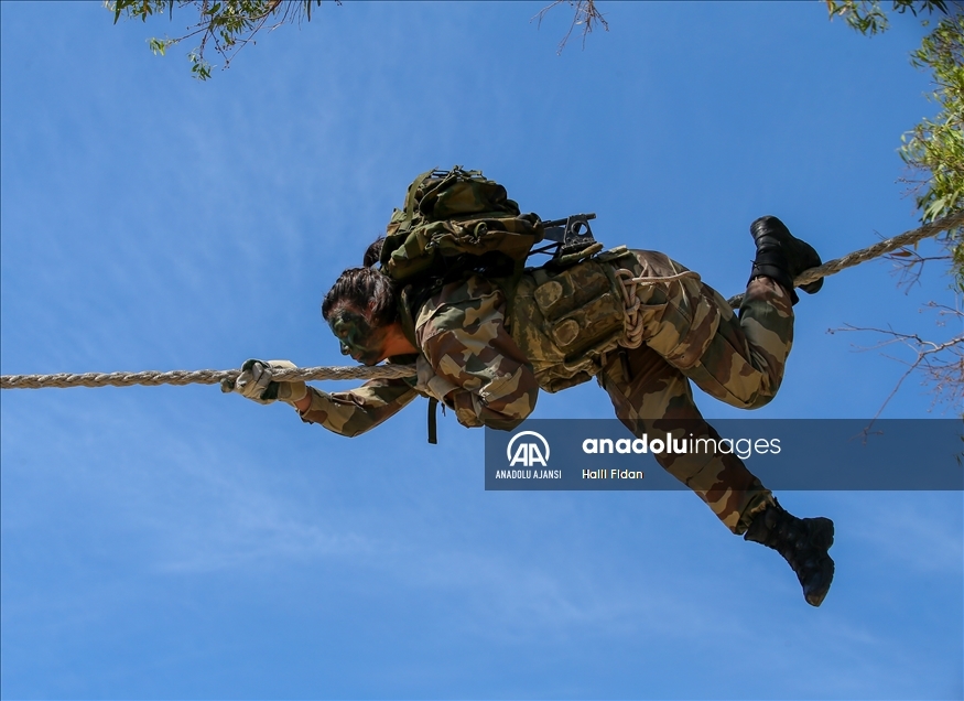 Dost ve kardeş ülke askerleri Foça'da "komando" oluyor