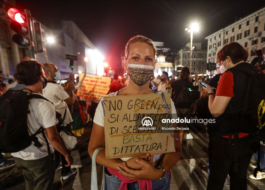 Italie/Covid-19: de nouvelles manifestations contre le "passeport vert"