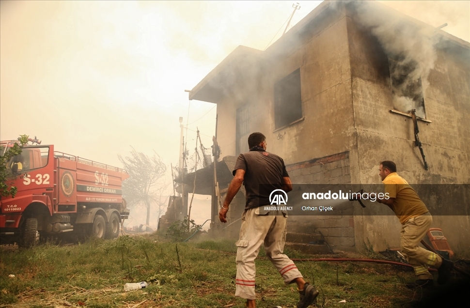 Šumski požar u provinciji Antalija u Turskoj: Vatra došla do naselja u Manavgatu
