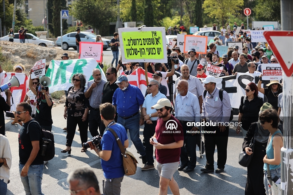 İşgal altındaki Doğu Kudüs'ün Şeyh Cerrah Mahallesi'nde, işgal ve yerleşim birimleri karşıtı gösteri