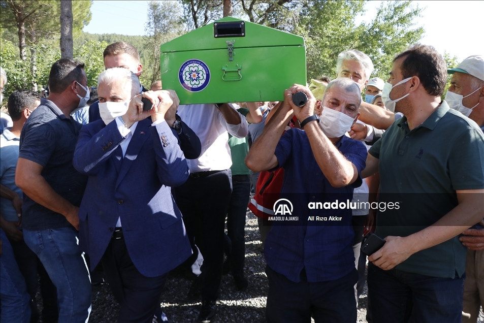 Marmaris'te yangın söndürme ekiplerine su taşırken hayatını kaybeden gencin cenazesi toprağa verildi