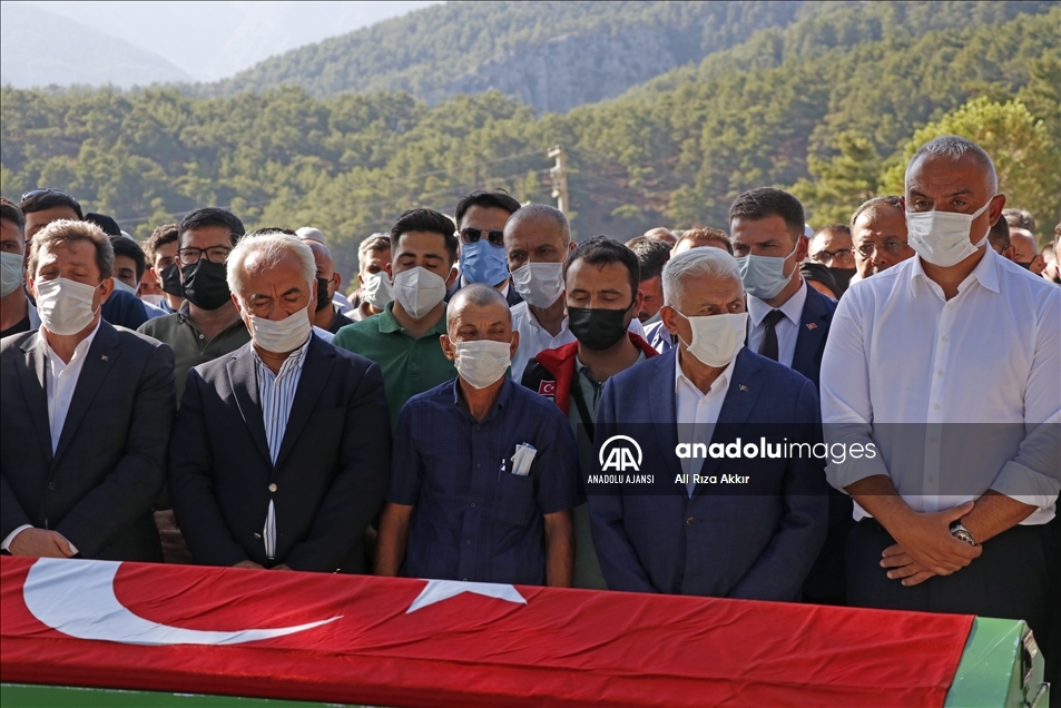 Marmaris'te yangın söndürme ekiplerine su taşırken hayatını kaybeden gencin cenazesi toprağa verildi