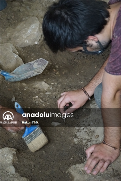 Balıkesir'deki Antandros Antik Kenti'nde 2 bin 400 yıllık pitos mezar bulundu