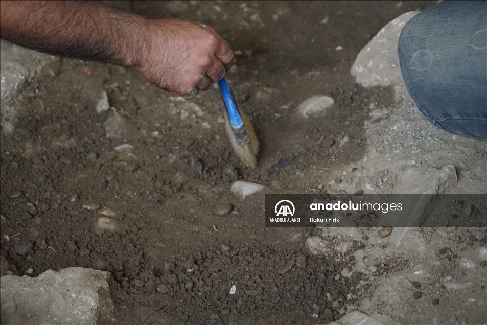 Balıkesir'deki Antandros Antik Kenti'nde 2 bin 400 yıllık pitos mezar bulundu
