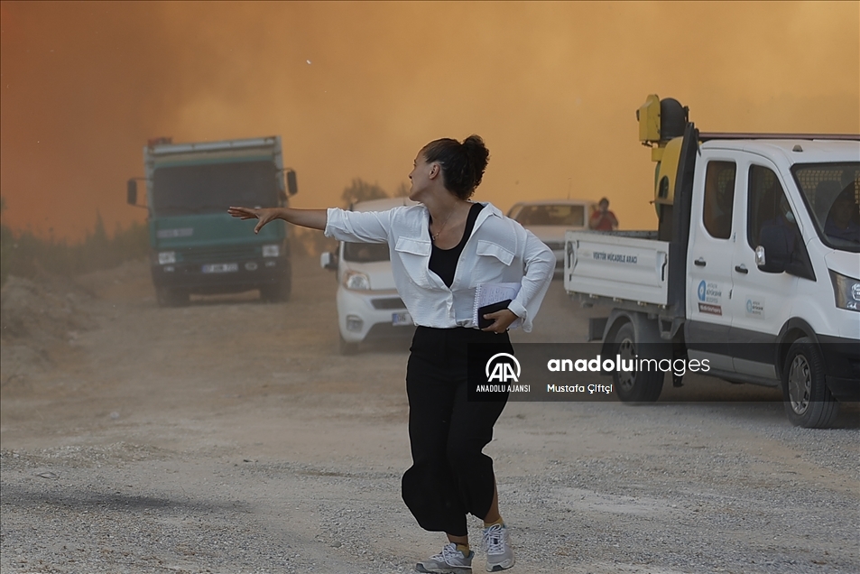Manavgat'taki orman yangınına havadan ve karadan müdahale sürüyor