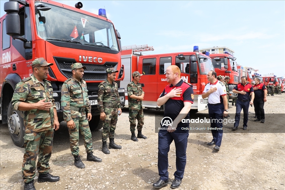 Конвой МЧС Азербайджана в составе 53 транспортных средств достиг турецкой провинции Орду с целью участия в тушении лесных пожаров