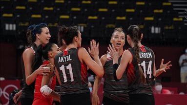 A Milli Kadın Voleybol Takımı Olimpiyat Oyunları'nda B Grubu'ndaki son maçında Rusya Olimpiyat Komitesi'ni yendi